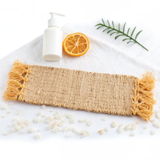 Porte-savon naturel en bois avec savon posé dessus - drainage optimal